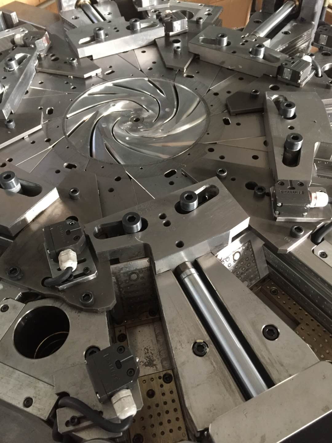 九州体育(中国)九州体育制造注塑模具加工一体 九州体育(中国)九州体育制造注塑模具加工一体