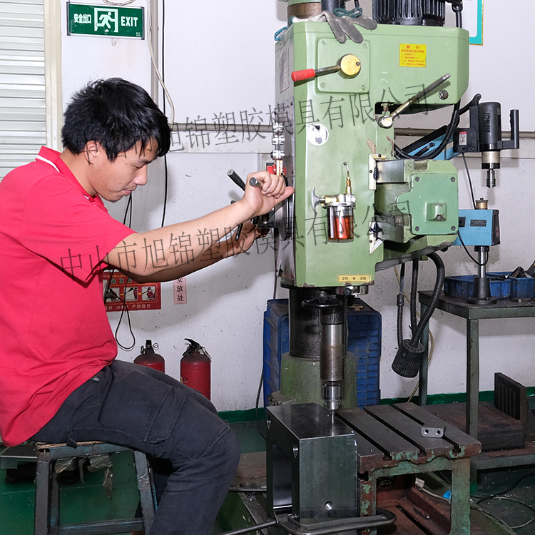 九州体育（中国）注塑模具生产厂家工模车间铣床