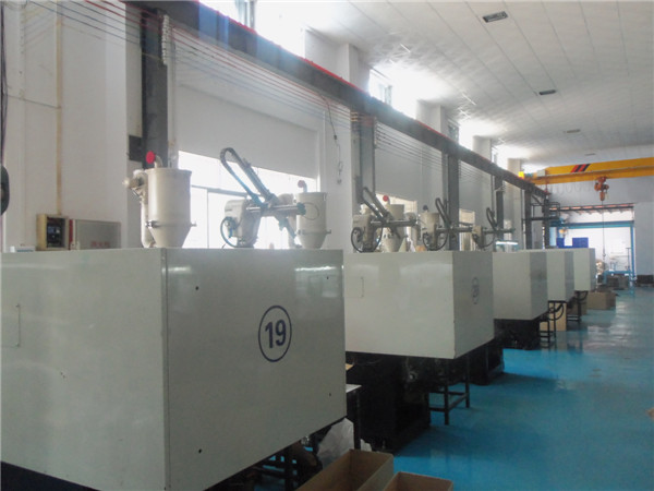 九州体育（中国）九州体育厂注塑部车间